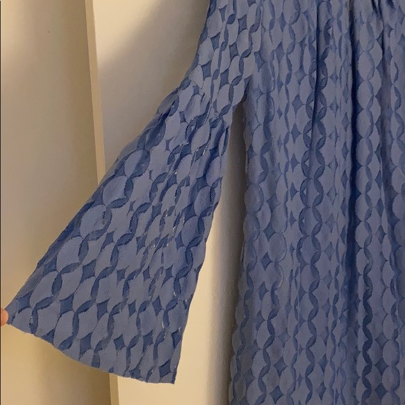 Lace bell sleeve dress - Picture 2 of 5